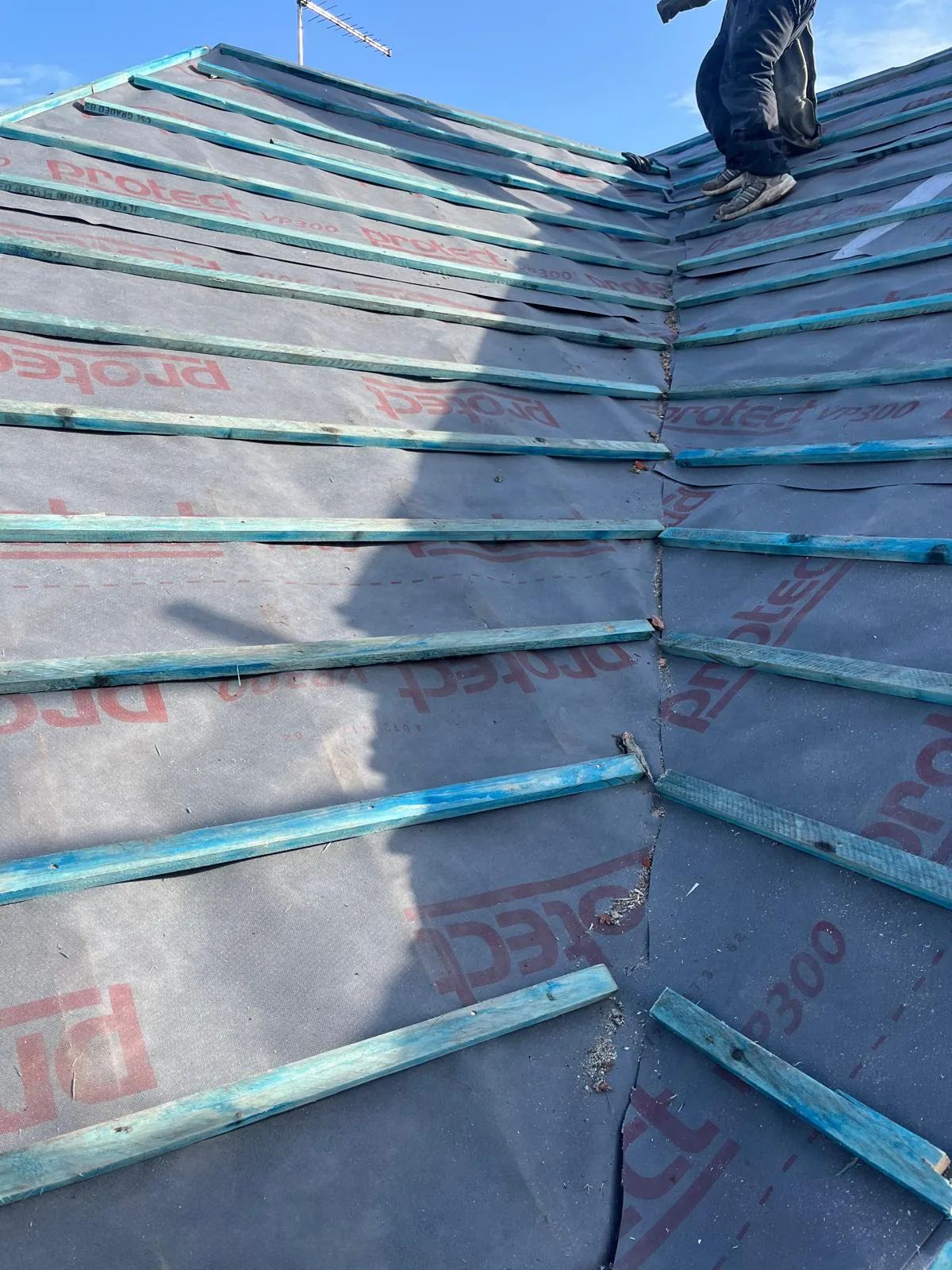 Membrane and battens fixed, seen from the ridge