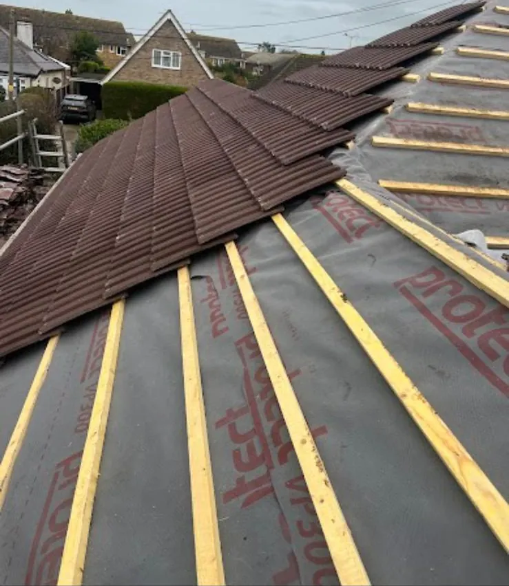 Interlocking tiles going on over new membrane and battens